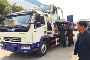 房县汽车道路救援拖车价格